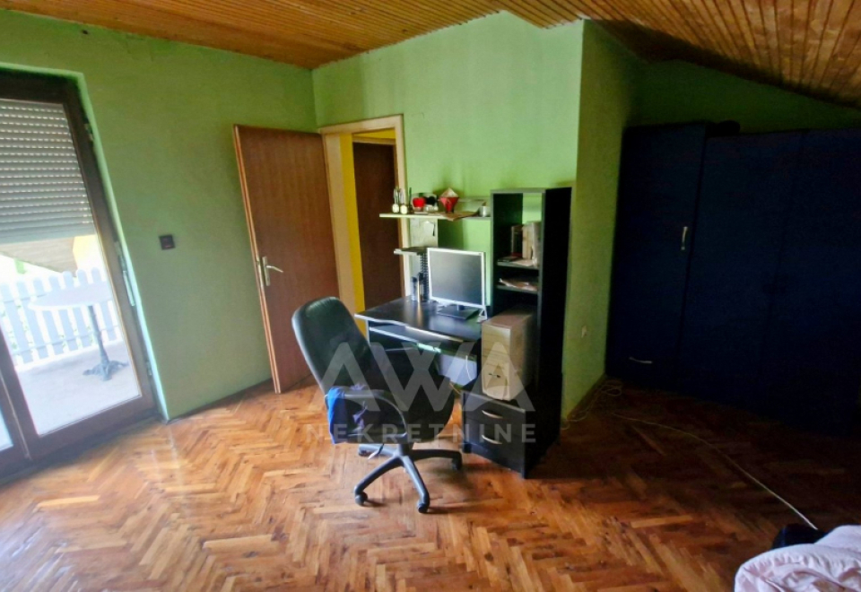 Crvenka, Kuća oko 300 m2, plac 642 m2