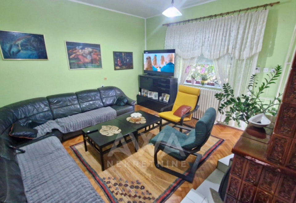 Crvenka, Kuća oko 300 m2, plac 642 m2