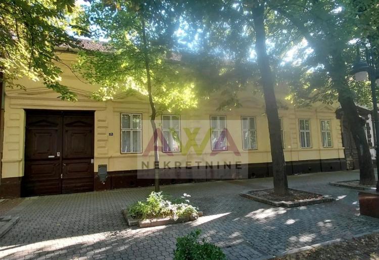 Na prodaju autentična starogradska kuća – centar Apatina