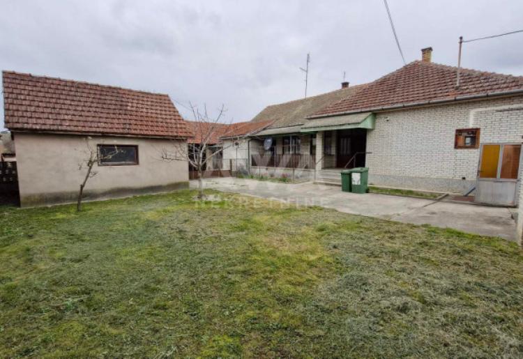 Bezdan – Trosobna kuća 152m², plac 1.839m²