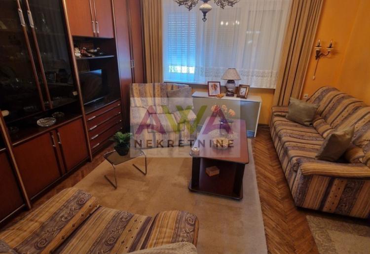 Sombor – Centar, pešačka zona – Namešten dvosoban stan 55m² sa liftom