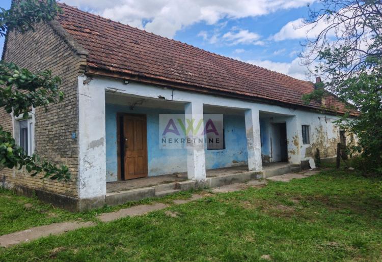 Svetozar Miletić. Kuća za rušenje ili adaptaciju. Plac 30ar