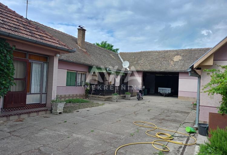 Prostrano seosko imanje u Svilojevu