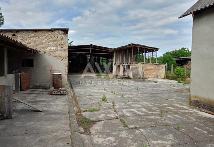 Prostrano seosko imanje u Svilojevu