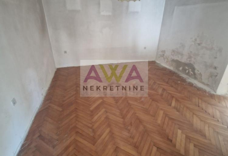 Kuća u suvlasništvu – 90m², fizički podeljena na dva stana