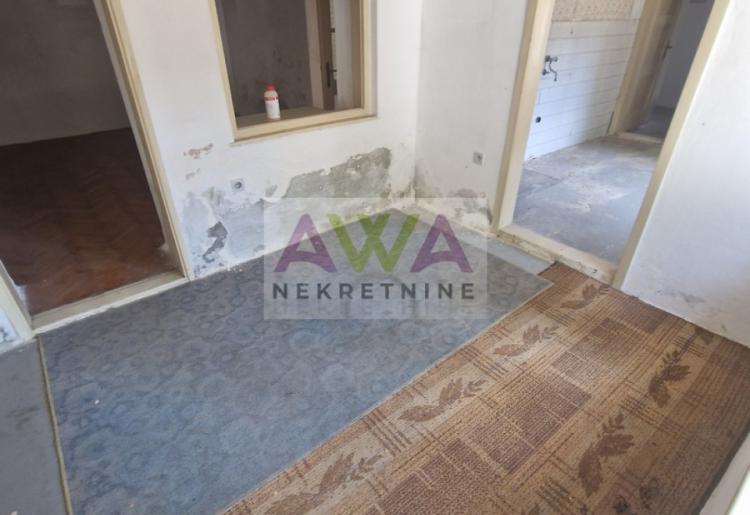 Kuća u suvlasništvu – 90m², fizički podeljena na dva stana