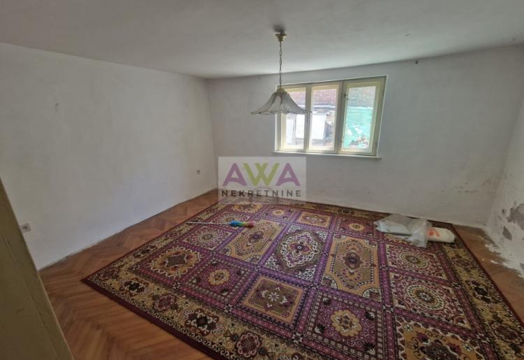 Kuća u suvlasništvu – 90m², fizički podeljena na dva stana
