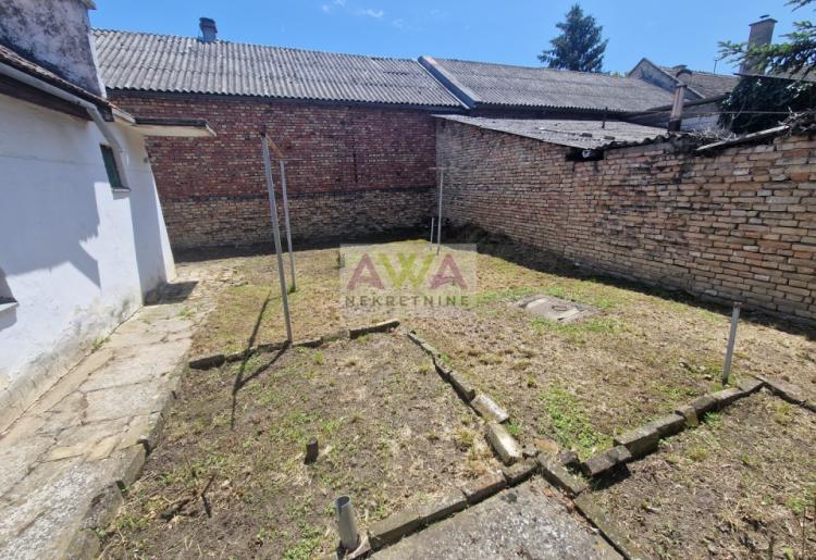 Kuća u suvlasništvu – 90m², fizički podeljena na dva stana