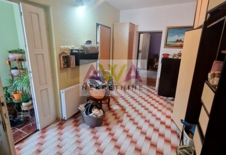 Sombor – MZ Crvenka – Renovirana četvorosobna kuća 139m², plac 655m²