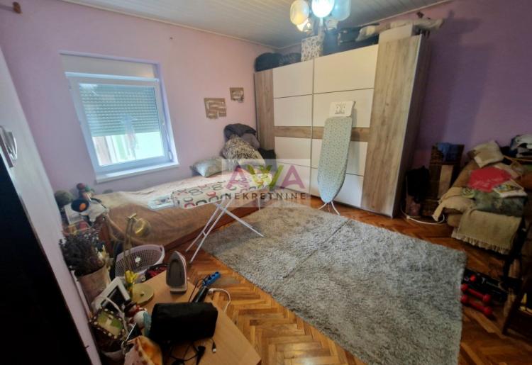 Sombor – MZ Crvenka – Renovirana četvorosobna kuća 139m², plac 655m²