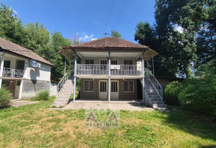 Bezdan – Baračka – Spratna vikendica 72m², treći red od vode