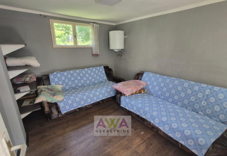 Bezdan – Baračka – Spratna vikendica 72m², treći red od vode