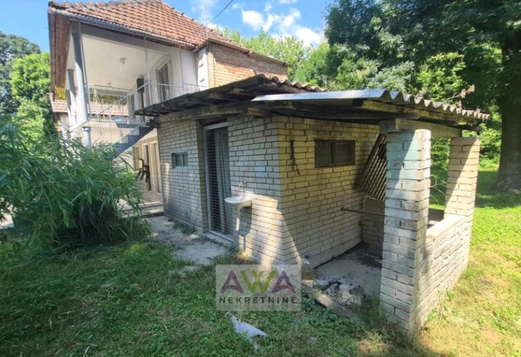 Bezdan – Baračka – Spratna vikendica 72m², treći red od vode