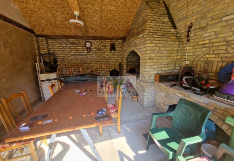 Sombor – Švrake – Renovirana vikendica na kanalu 70m², plac 675m²