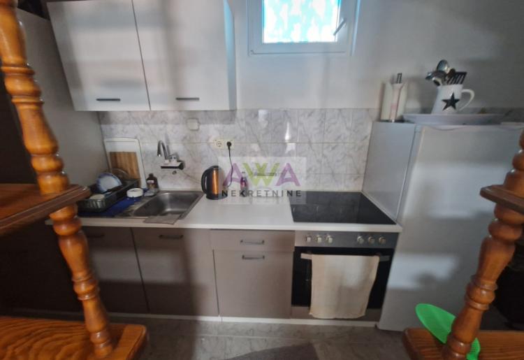 Apatin. Prodaje se prizemna kuća u Apatinu površine 138m2 na placu od 11ar
