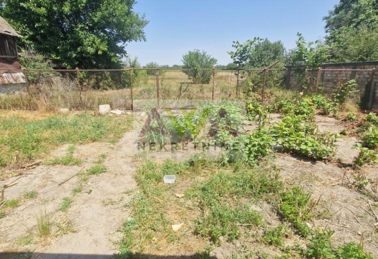 Apatin. Prodaje se prizemna kuća u Apatinu površine 138m2 na placu od 11ar