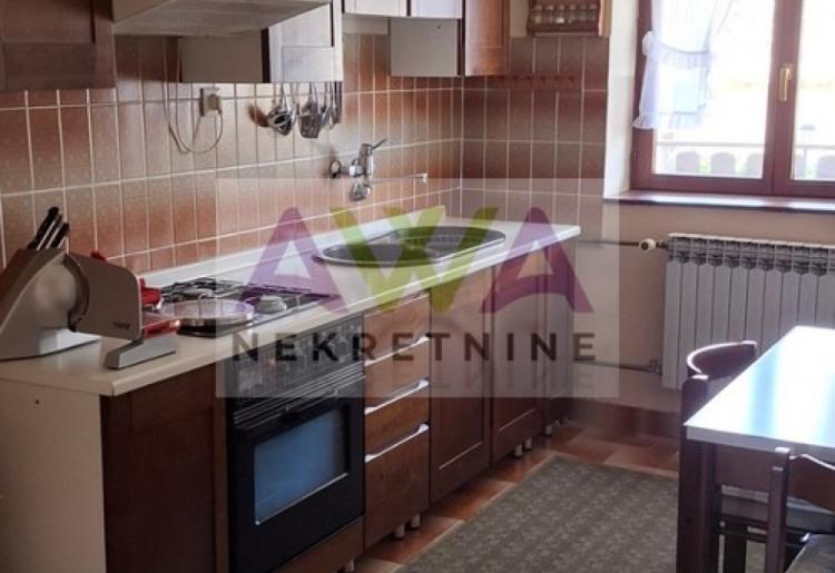 Bački Brestovac – Spratna porodična kuća 330m², plac 30 ari