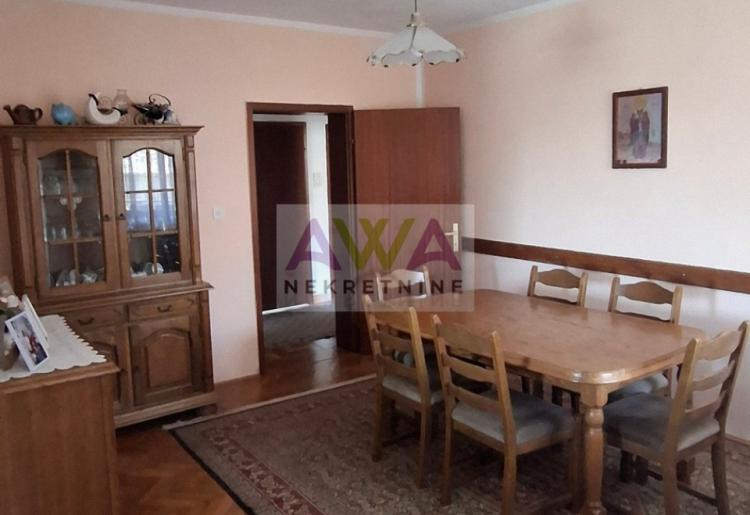 Bački Brestovac – Spratna porodična kuća 330m², plac 30 ari