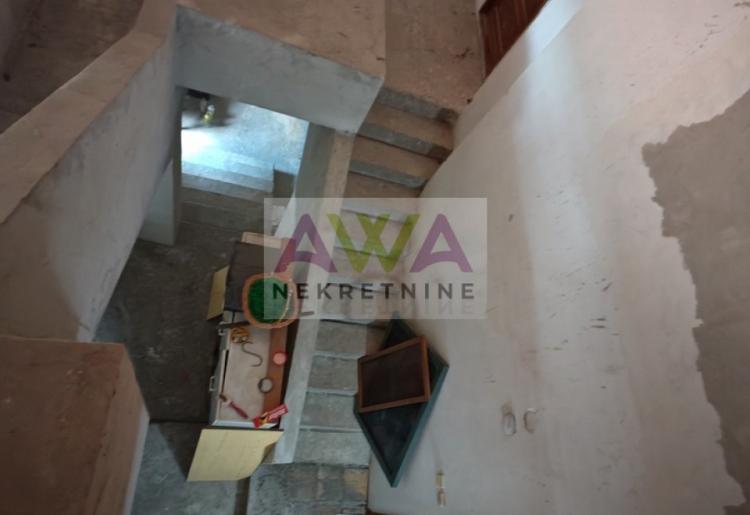 Crvenka – Poslovni objekat sa velikim potencijalom, oko 600m²