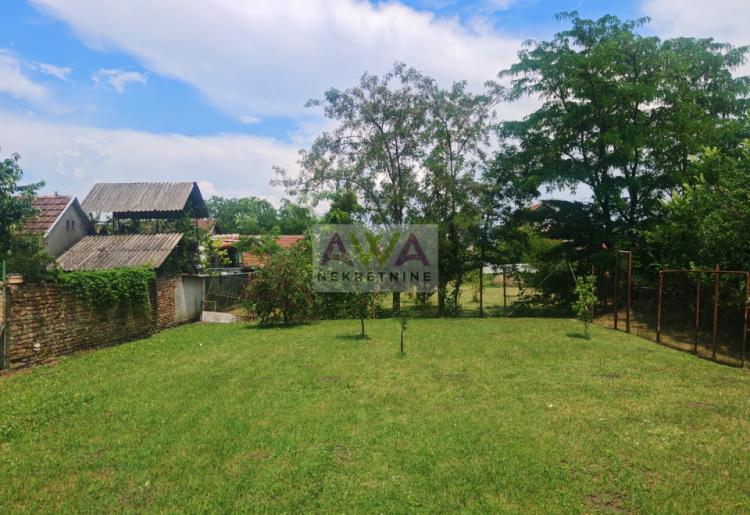 Crvenka – Poslovni objekat sa velikim potencijalom, oko 600m²