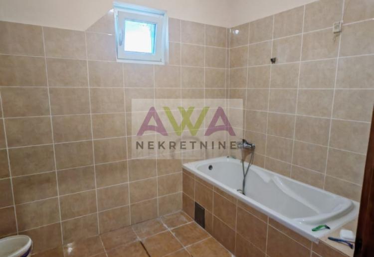 Crvenka – Poslovni objekat sa velikim potencijalom, oko 600m²