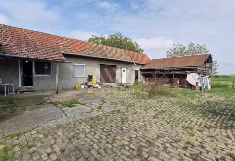 Gakovo – Porodična kuća 127m² na velikom placu od 1.853m²
