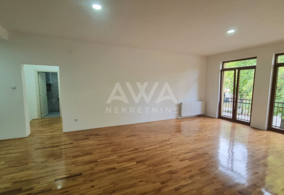 Centar Apatina. Četvorosoban stan, 115m2