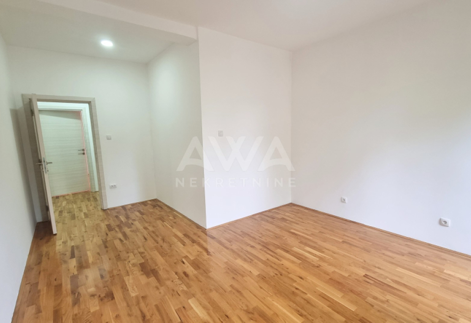 Centar Apatina. Četvorosoban stan, 115m2