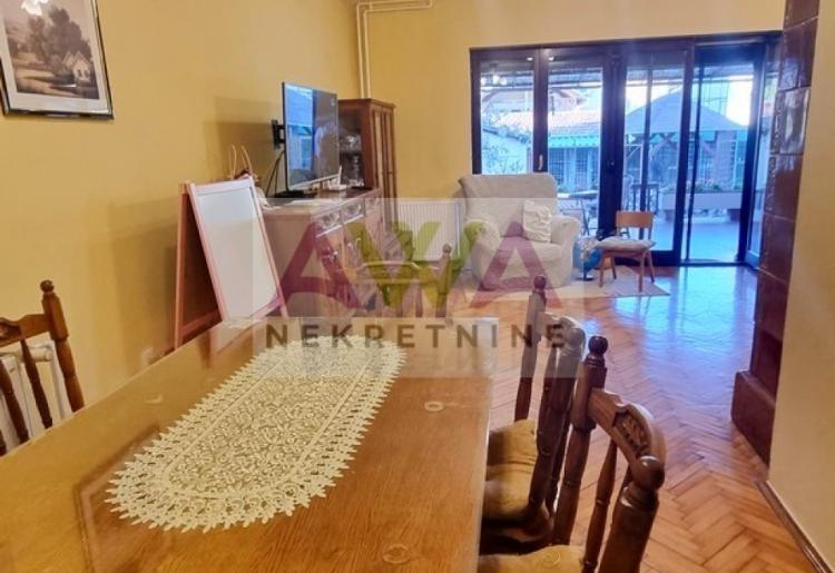 Odžaci – Porodična spratna kuća na lokaciji gde deca odrastaju napolju, a ne ispred ekrana