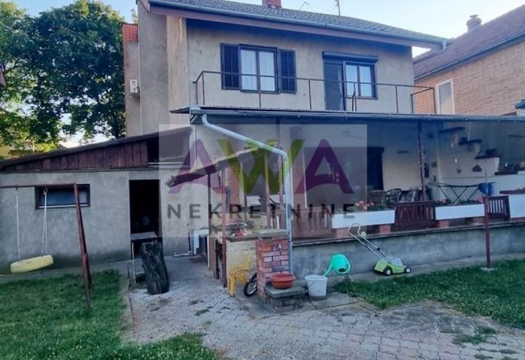 Odžaci – Porodična spratna kuća na lokaciji gde deca odrastaju napolju, a ne ispred ekrana