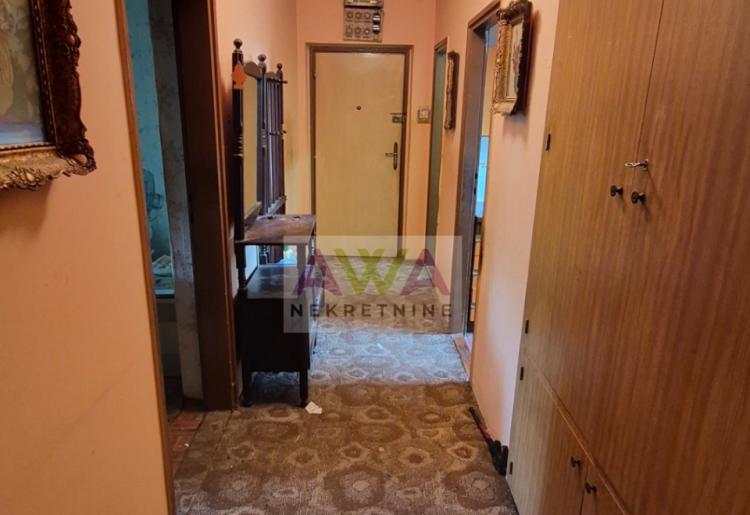Sombor – Stan za renoviranje 72m² sa garažom, II sprat, blizina bolnice