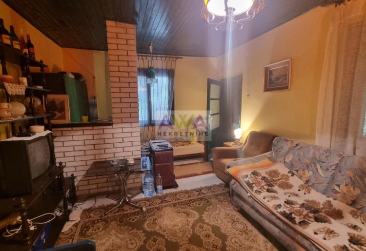 Kupusina – Vikend naselje Pčela. Nameštena vikendica 38m²