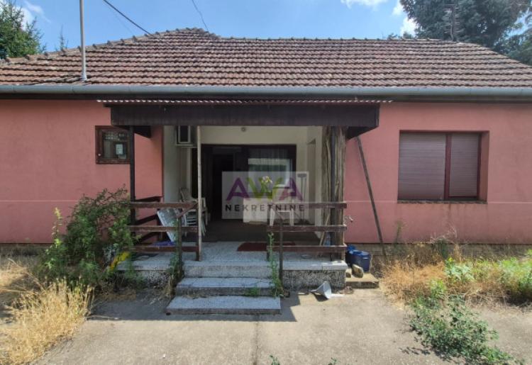 Rastina – Dve kuće na jednom placu, garaža i pomoćni objekti | Cena 20.000€