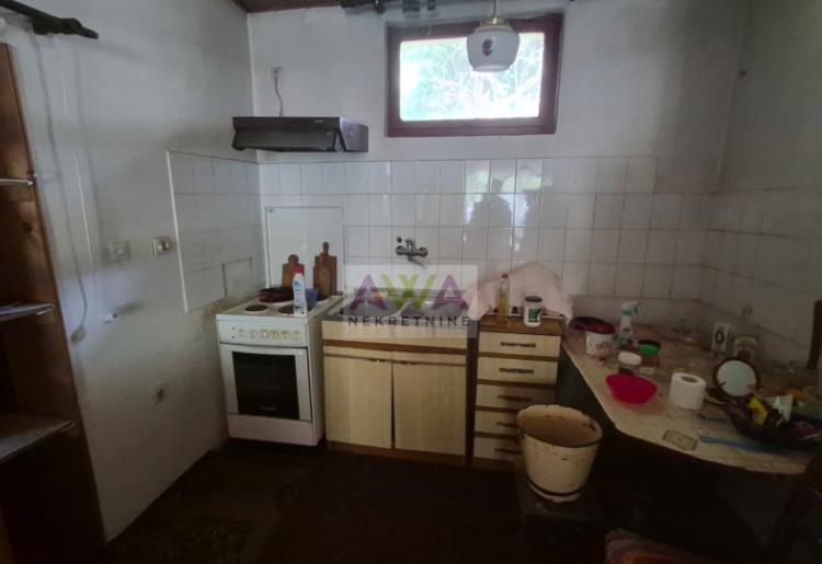 Rastina – Dve kuće na jednom placu, garaža i pomoćni objekti | Cena 20.000€