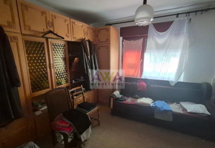 Rastina – Dve kuće na jednom placu, garaža i pomoćni objekti | Cena 20.000€