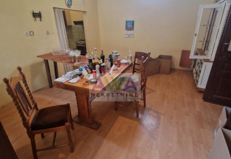 Stanišić – Prostrana porodična kuća 318m² na placu od 1.102m², izlaz na dve ulice