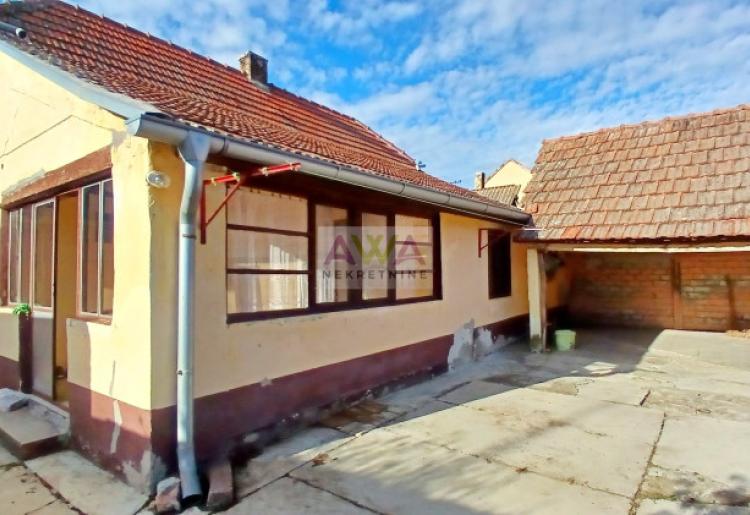 Deronje – Useljiva dvosobna kuća 93m², plac 314m²