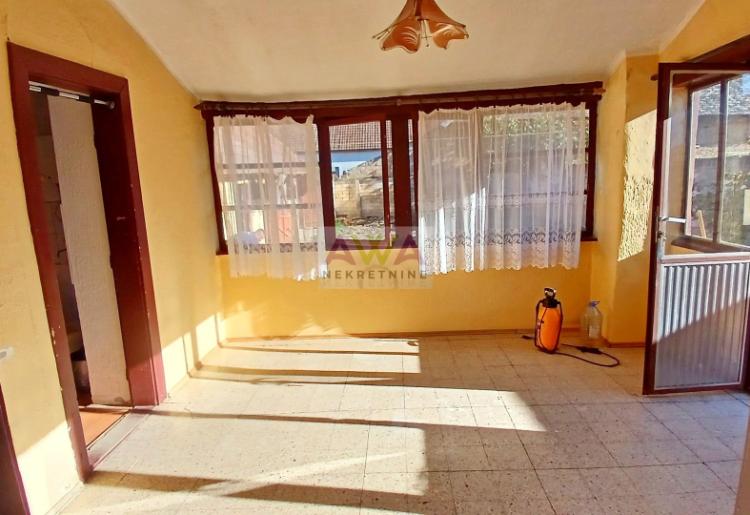 Deronje – Useljiva dvosobna kuća 93m², plac 314m²