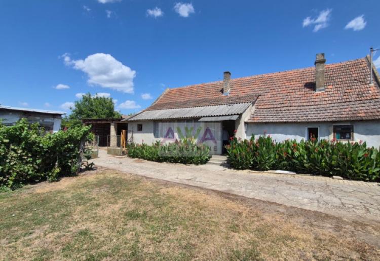Bački Brestovac – Porodična kuća 186m² na placu od 1.858m², odlična prilika