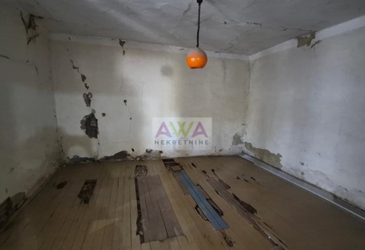 Bački Brestovac – Porodična kuća 186m² na placu od 1.858m², odlična prilika
