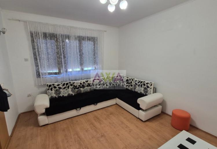Odžaci – Prostrana spratna kuća oko 300m² na placu od 602m², idealna za više generacija