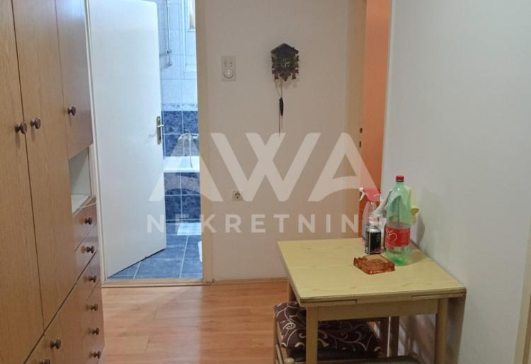 Komforan stan 70m² u centru Apatina, I sprat