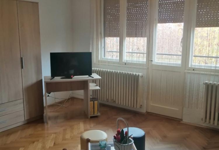Sombor – Nova Selenča – Prostran trosoban stan 83m², dve spavaće sobe