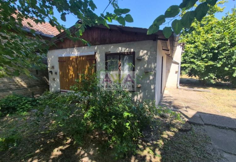 Aleksa Šantić. Centar sela, dvorišni stan 74m2