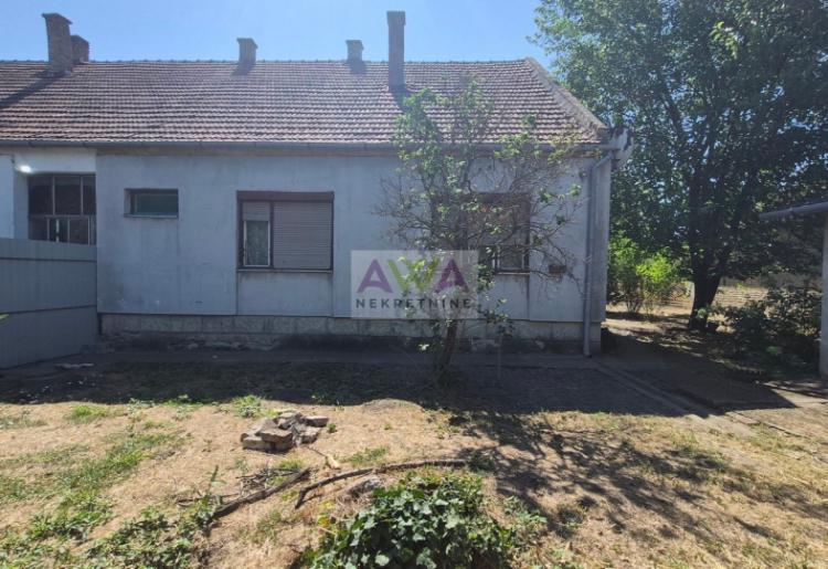 Aleksa Šantić. Centar sela, dvorišni stan 74m2
