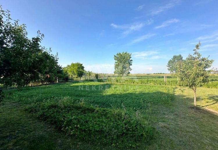 Stapar – Porodična kuća 143m², plac 1.297m²