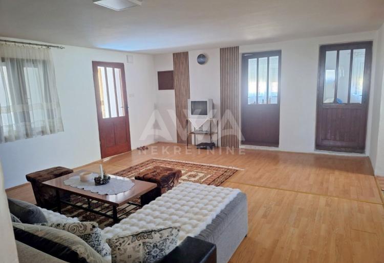 Stapar – Porodična kuća 143m², plac 1.297m²