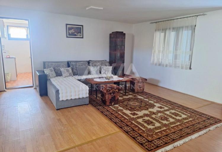 Stapar – Porodična kuća 143m², plac 1.297m²