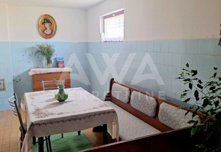 Stapar – Porodična kuća 143m², plac 1.297m²