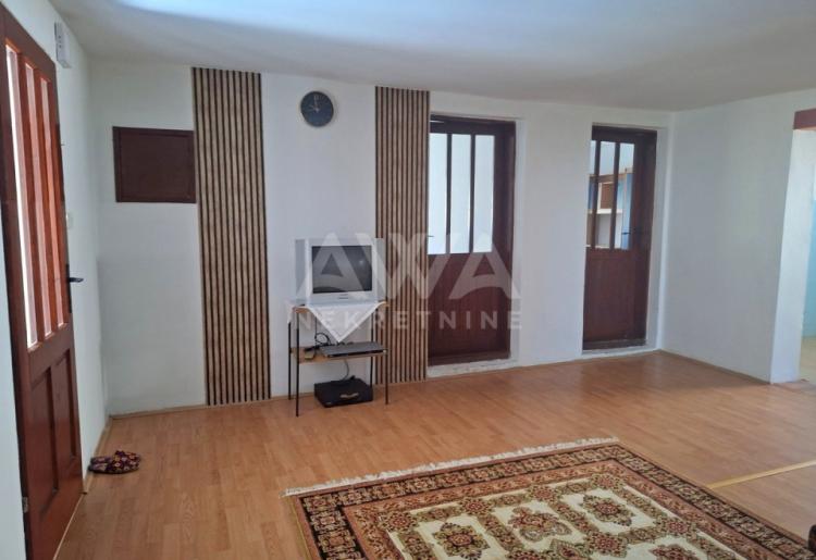 Stapar – Porodična kuća 143m², plac 1.297m²